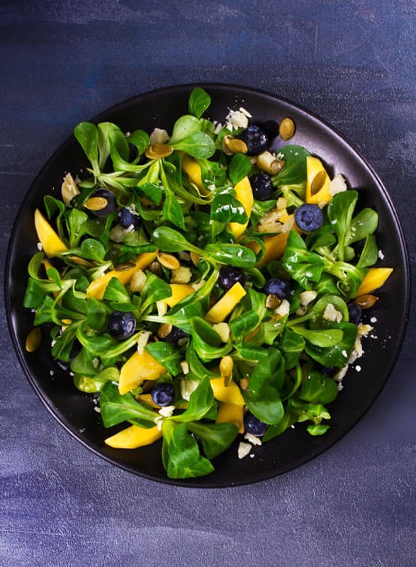 Mango Salad with Spinach and Blueberries Recipe